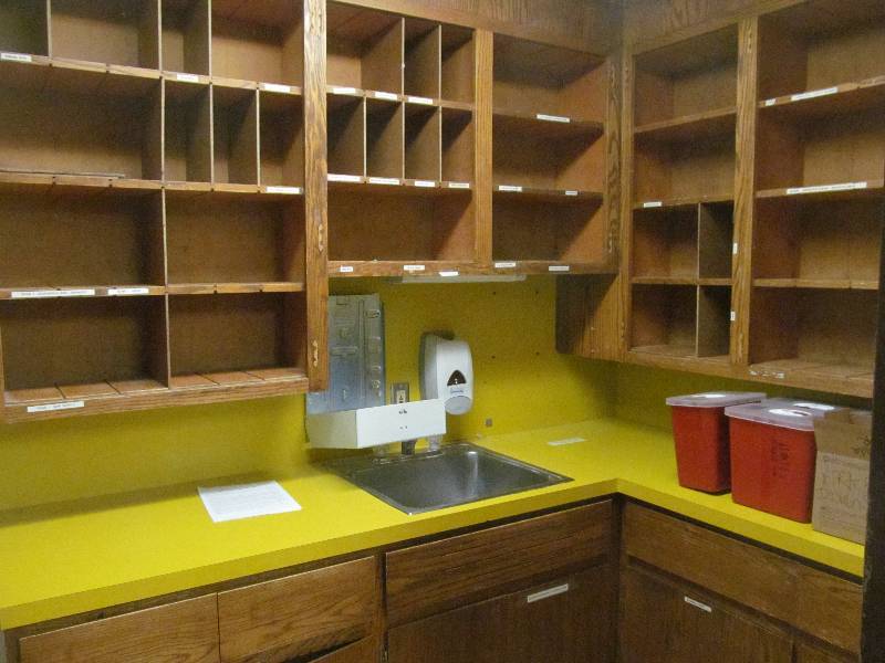 lot 81 image: Upper Cubby Shelves , lower cabinets