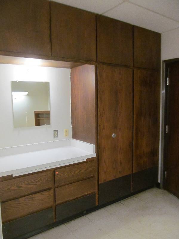 lot 103 image: (Bathroom) Wall Cabinetry6 drawers,  2 Wardrobe Cabinets