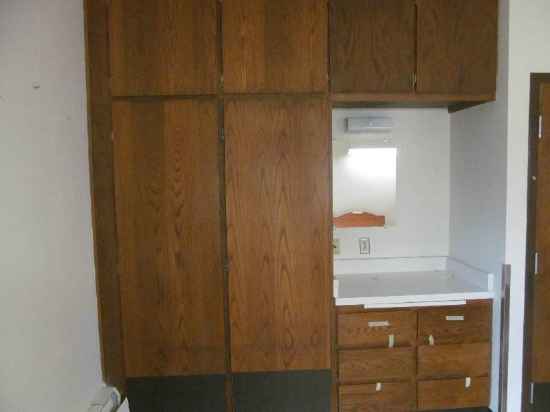lot 114 image: (Rm 39) Wardrobe Cabinet with 6 drawers (100x26x98)