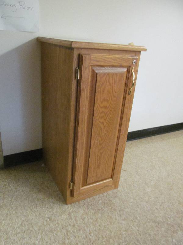lot 115 image: (Rm 39) Floor Cabinet 17x22x36
