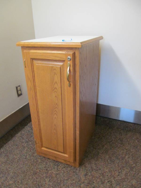 lot 119 image: (Rm 40) Floor Cabinet (17x22x36)