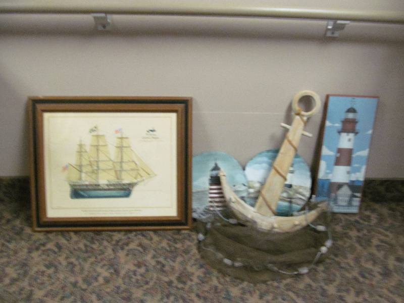lot 121 image: Hall-Wall Dcor