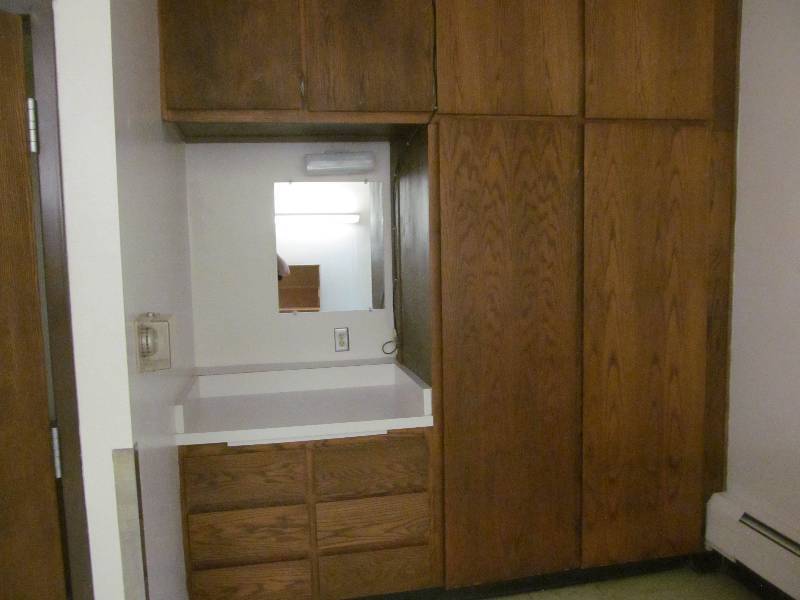 lot 123 image: (Rm 37) Wardrobe Cabinets with 6 Drawers (100x26x98)