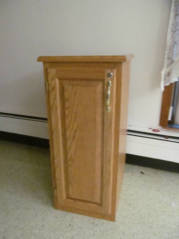lot 124 image: (Rm 37) Floor Cabinet (17x22x36)