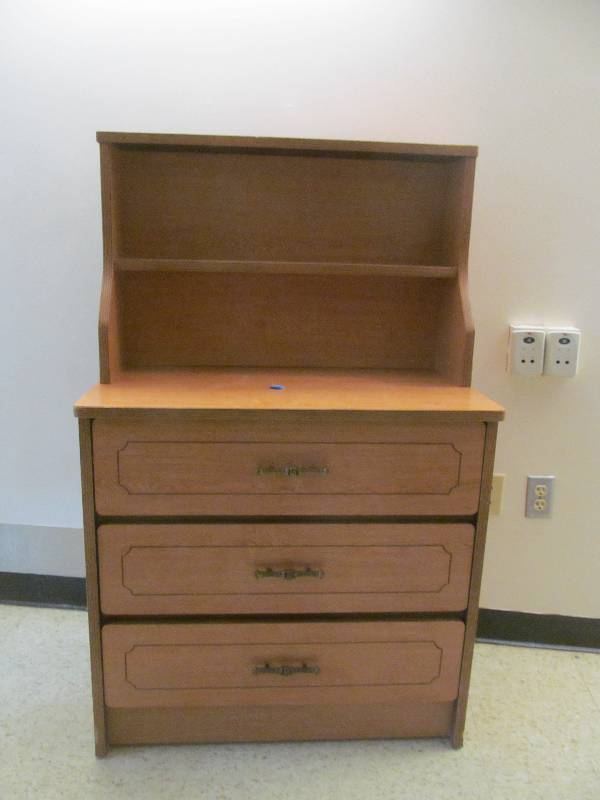 lot 125 image: (Rm 37) Night Stand (31x18x50)