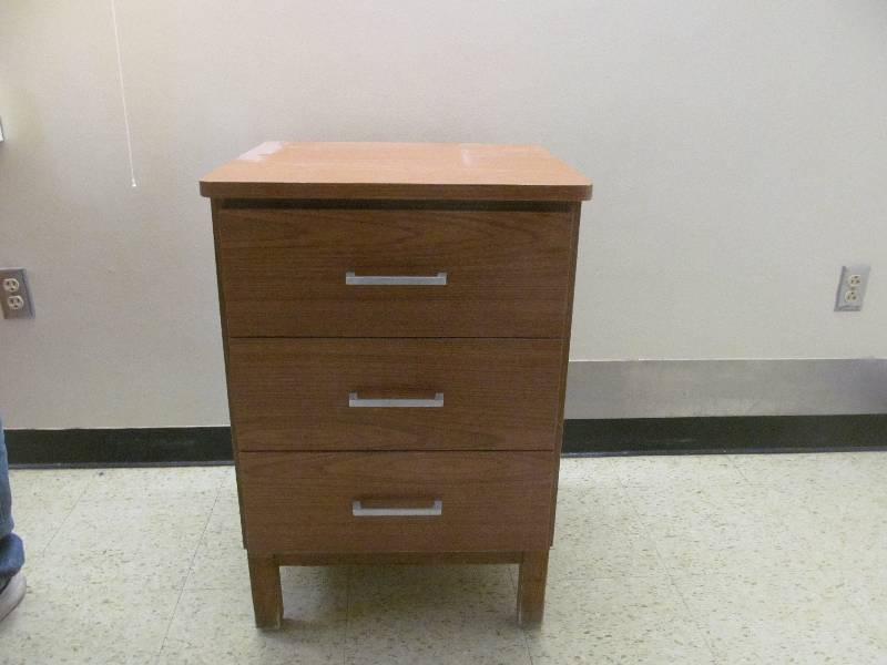 lot 126 image: (Rm 37) 3 Drawer Cabinet (21x19x30)