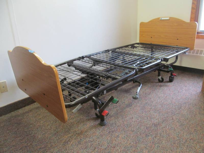 lot 139 image: (Rm 36) Bed Joerns Sunrise Medical Model B40 Manual