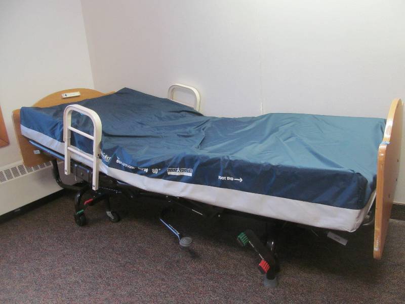 lot 156 image: (Rm 34) Electric Joerns Sunrise Medical Model B40 with mattress