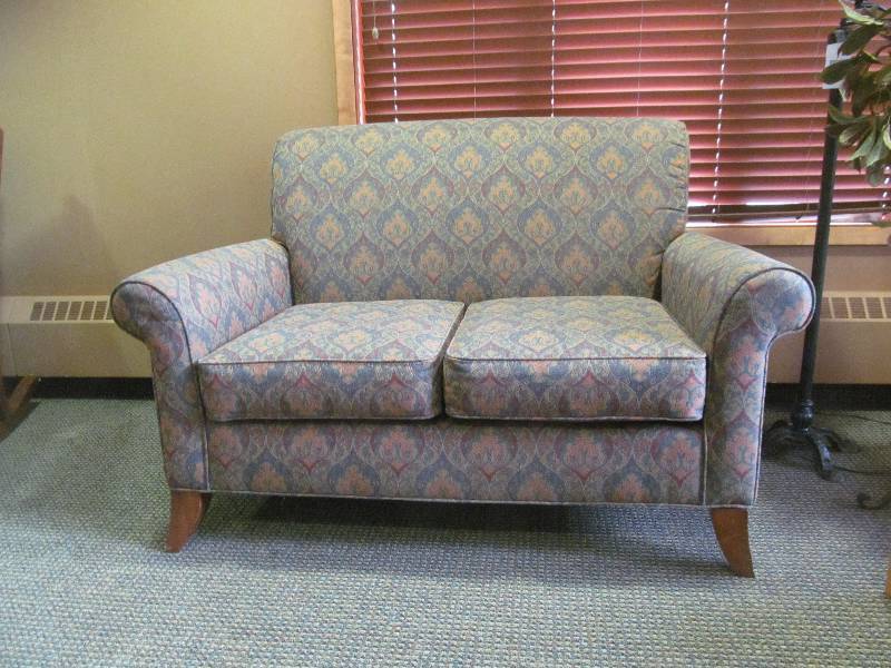 lot 173 image: (Family Room) Upholstered Loveseat