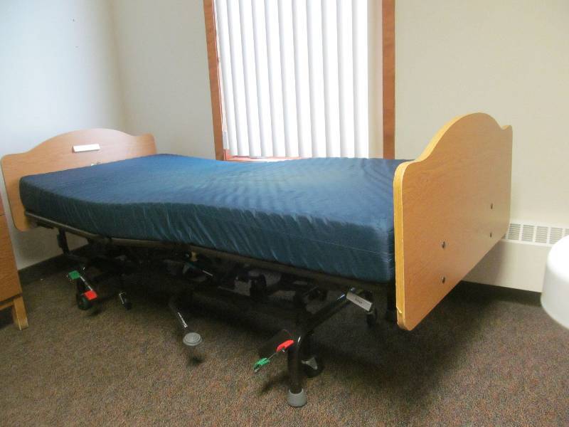 lot 188 image: (Rm 33) Electric bed with mattress, Joerns Sunrise Medical Model # 0770