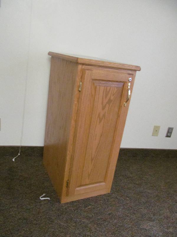 lot 192 image: Rm 32- Floor Cabinet