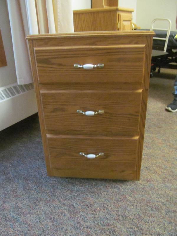 lot 194 image: Rm 32-Nightstand (3 Drawer)