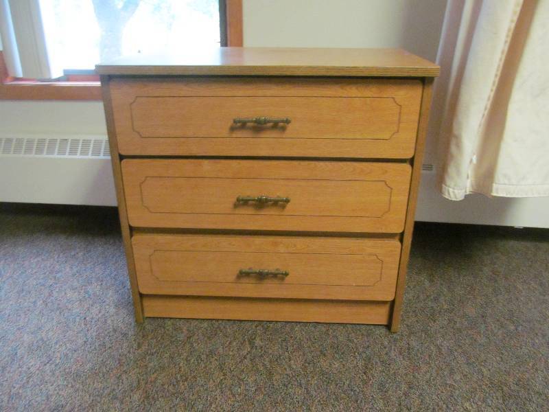 lot 204 image: Rm 31- Nightstand-(3 drawers)