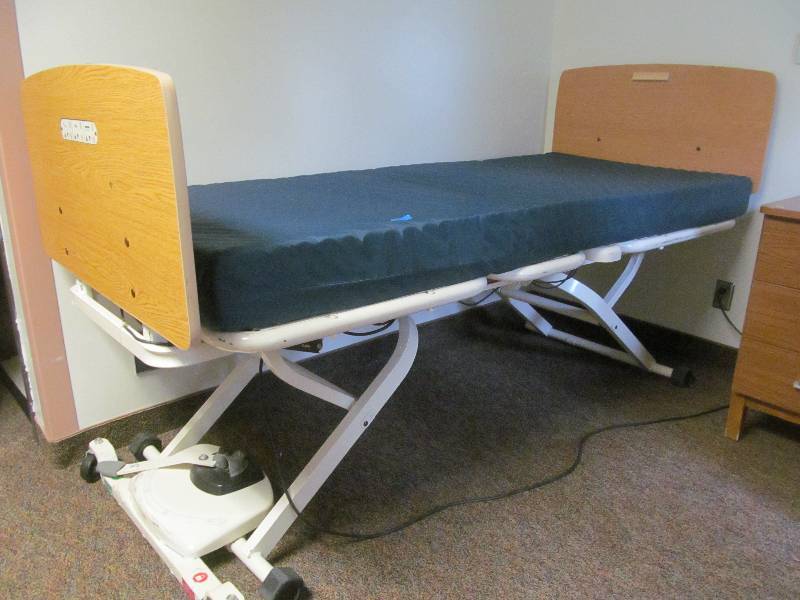 lot 205 image: Rm 31- Electric bed-Joerns Sunrise Medial