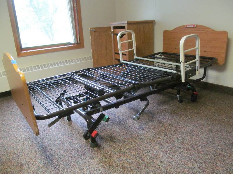 lot 206 image: Rm 31- Manual Bed Sunrise Medial-No Mattress