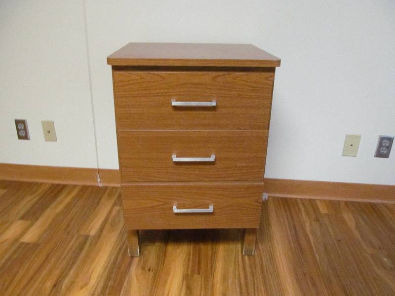 lot 221 image: Rm 29-3 Drawer cabinet