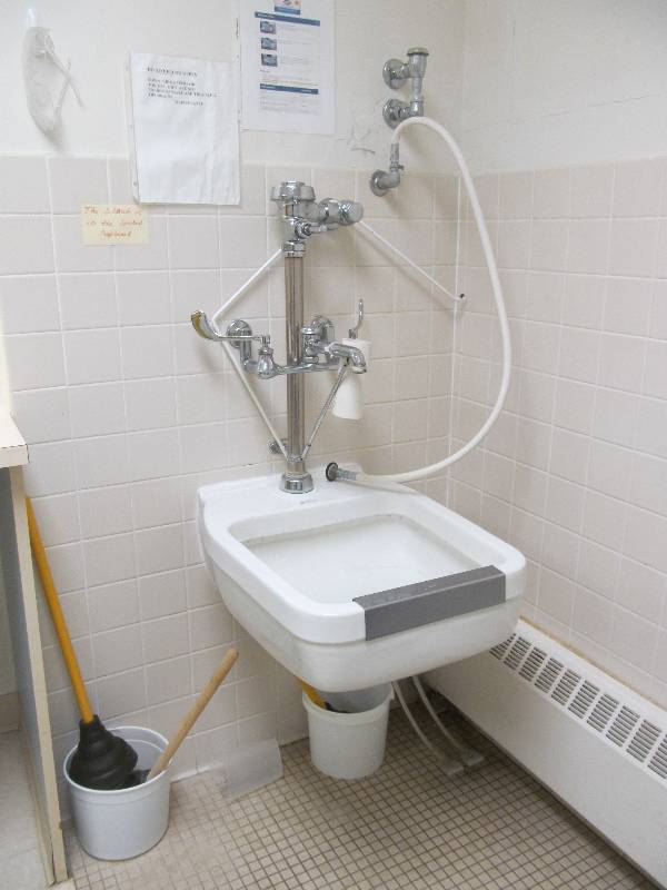 lot 227 image: Rm 3- Soiled linen sink