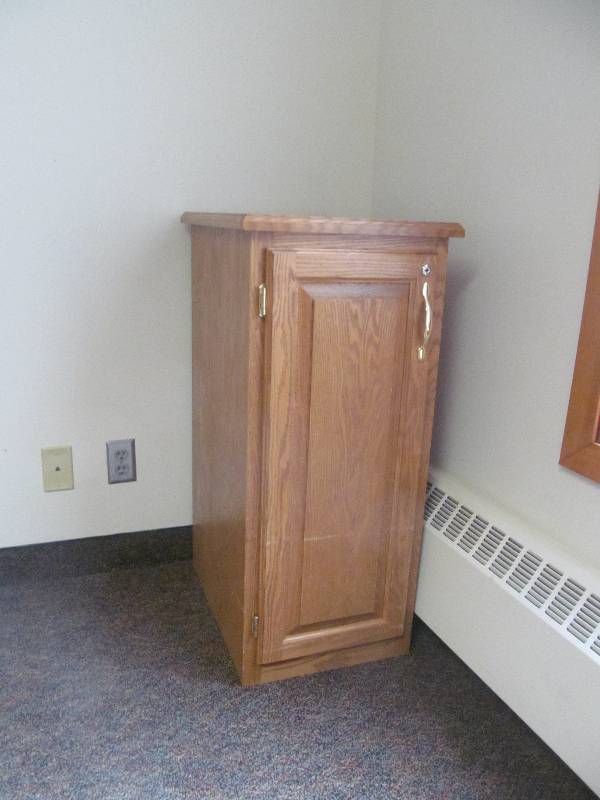 lot 252 image: Rm 26-Floor Cabinet