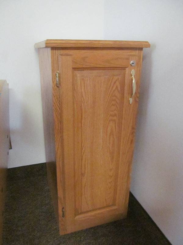 lot 253 image: Rm 26-Floor Cabinet