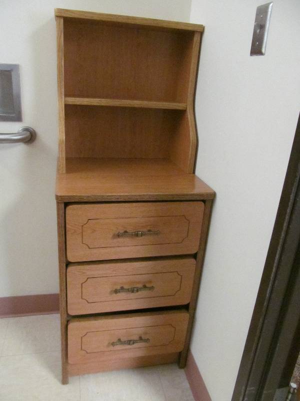 lot 256 image: Rm 26- Cabinet 3 Drawers, 2 shelves