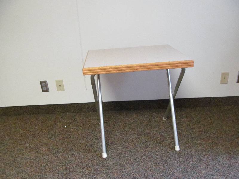 lot 258 image: Rm 26-Tv Tray-Foldable
