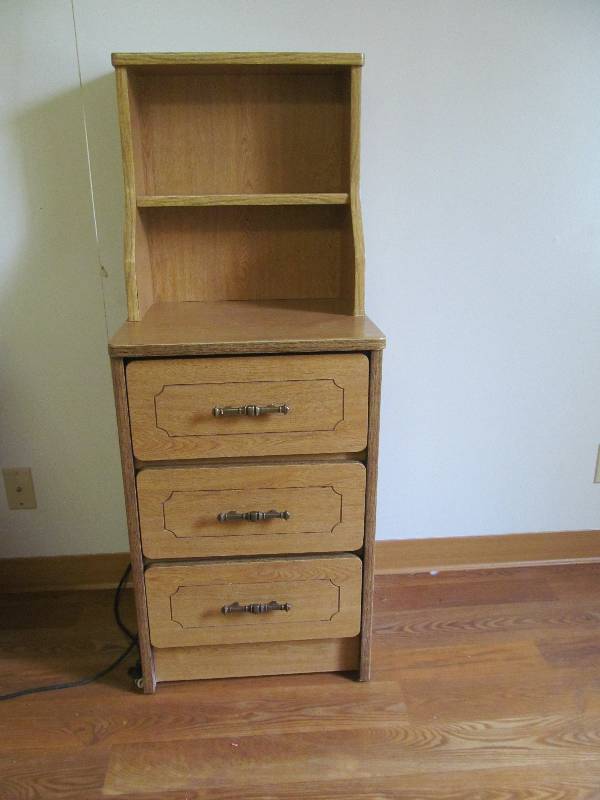 lot 265 image: Rm 25-Bed side cabinet