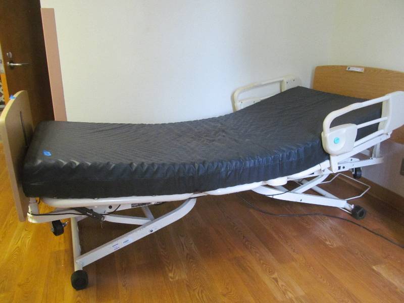 lot 266 image: Rm 25- Bed electric wmattress Joerns Sunrise medical
