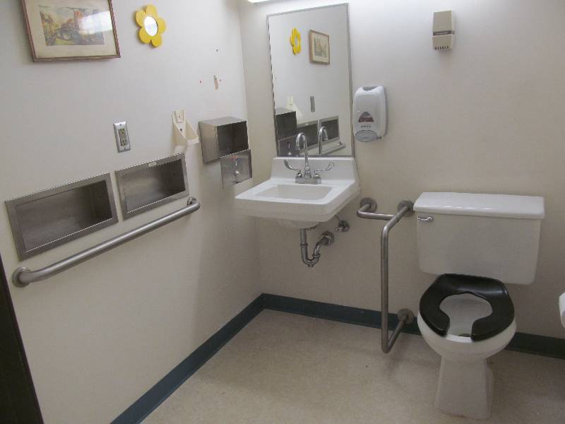 lot 268 image: Rm 25- Toilet, sink, Mirrors (1), basket, 3 handrails, towel and soap dispensers