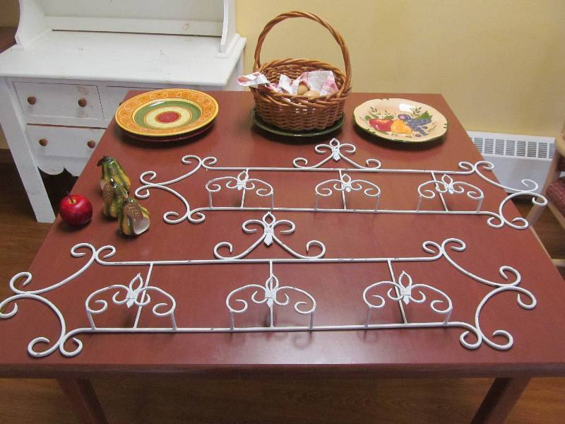 lot 272 image: Dining room-Wall Dcor