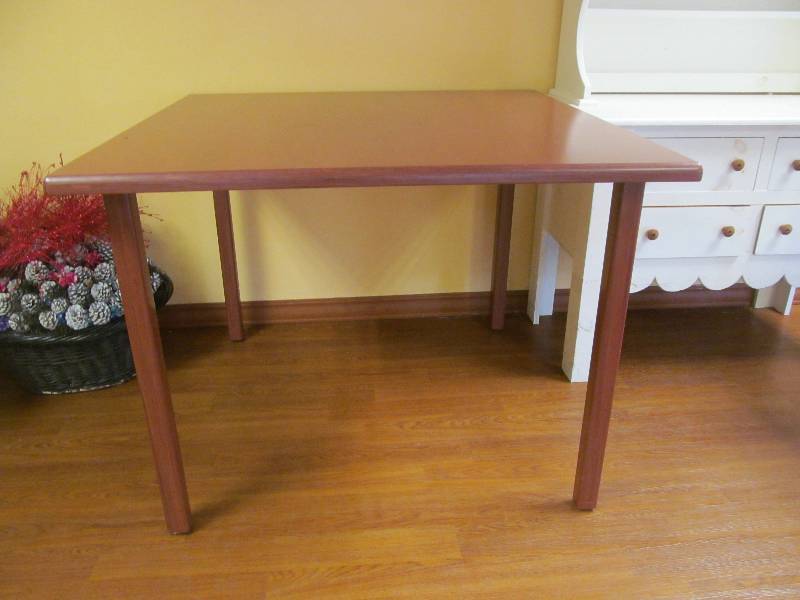lot 273 image: Dining room-Square table