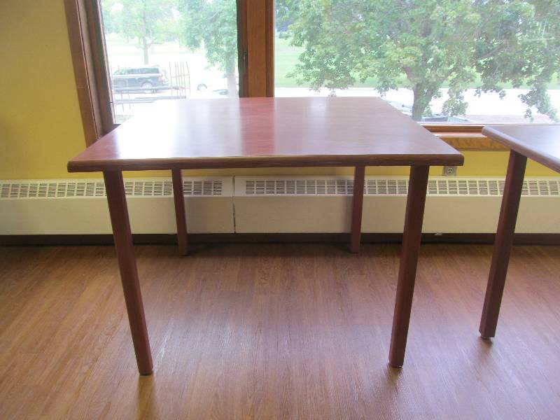 lot 277 image: Dining room-Square table