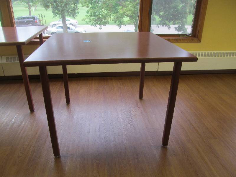 lot 278 image: Dining room-Square table