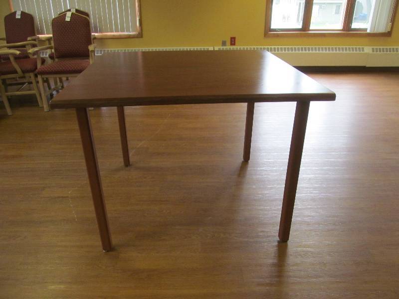 lot 279 image: Dining room-Square table