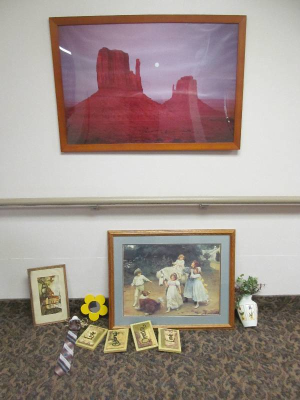 lot 289 image: Dining room-Wall Dcor