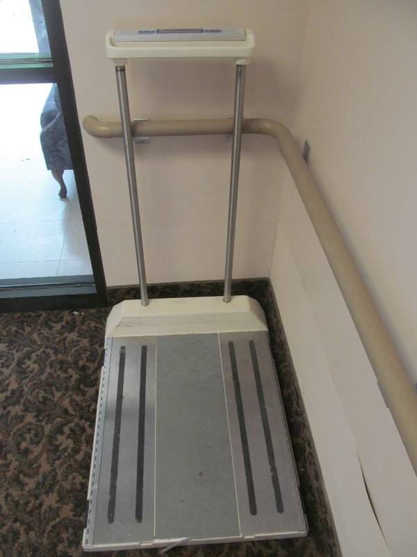 lot 304 image: Rm 24-SR Scale Electronic Digital scale wheel chair compatible