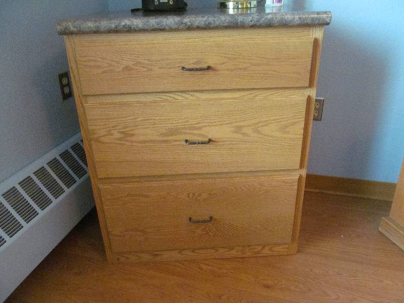 lot 315 image: Special care room-Dresser, 3 drawer- Granite top