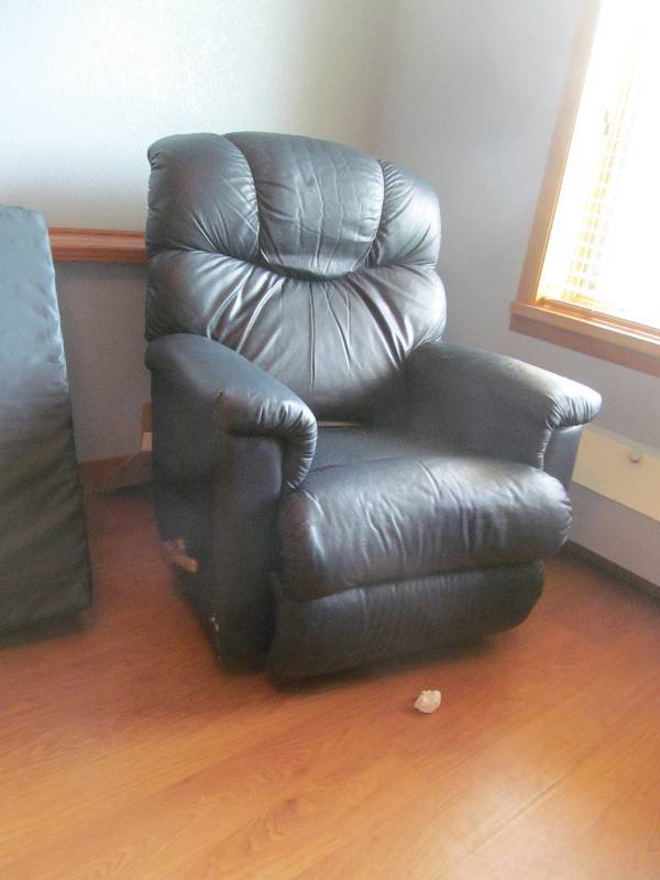 lot 317 image: Special care room-Lazy Boy Recliner-Leather