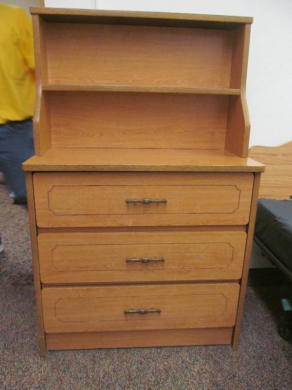 lot 321 image: Rm 22-3 Drawer, 2 shelf nightstand