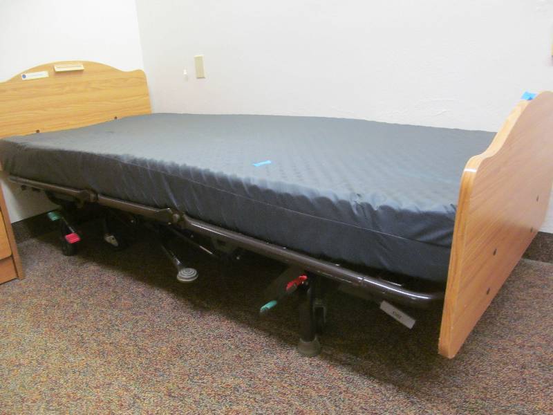 lot 322 image: Rm 22-Bed-Manual wmattress-Joerns Sunrise Medical