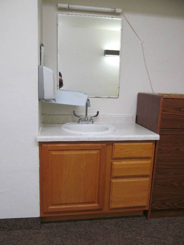 lot 323 image: Rm 22-Vanity wsoap-towel dispenser, mirror