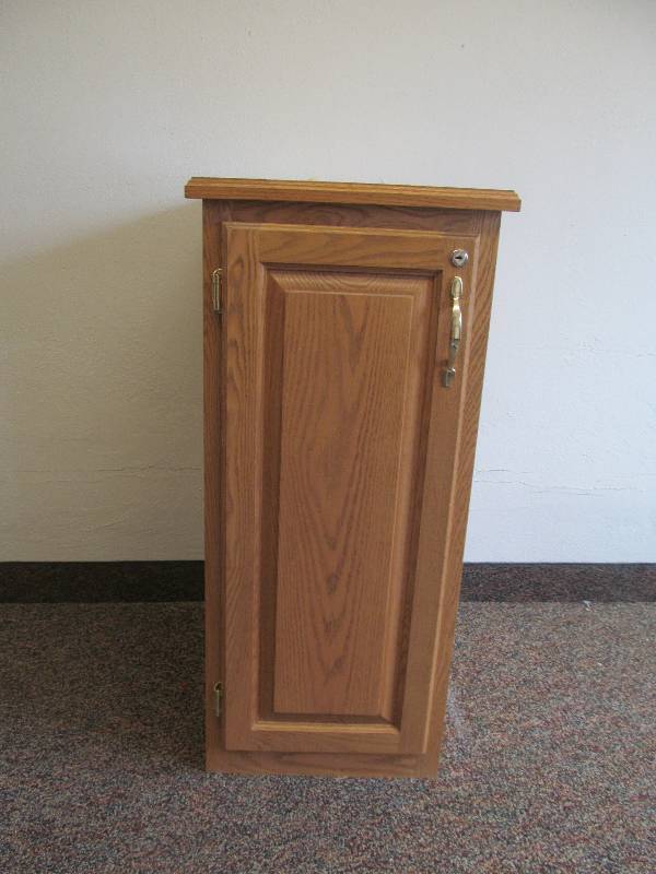lot 325 image: Rm 21-Floor Cabinet
