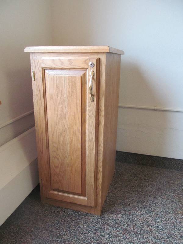 lot 330 image: (Rm 20) Floor Cabinet (17x22x36)