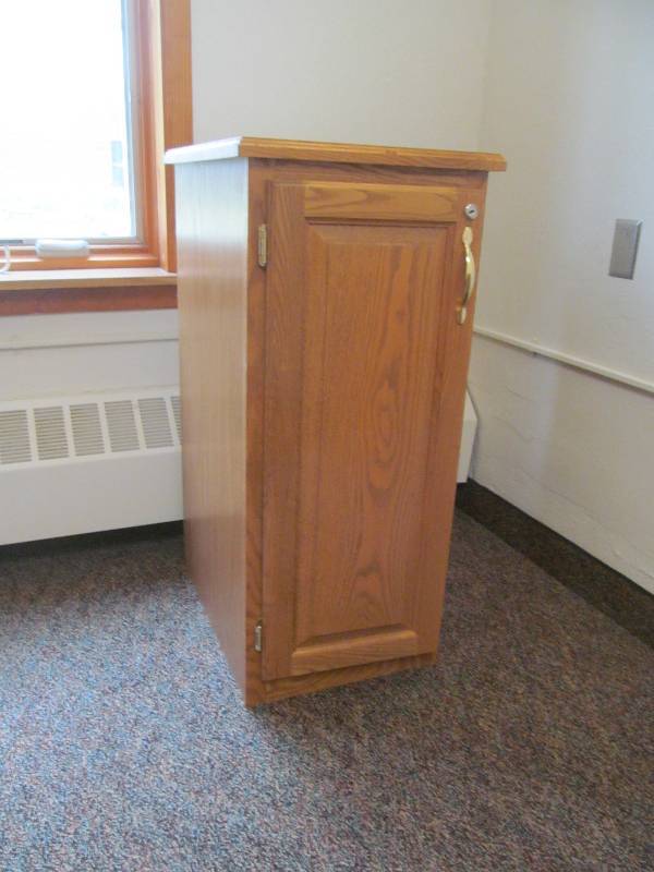 lot 333 image: (Rm 19) Floor Cabinet (17x22x36)