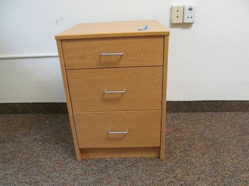lot 334 image: (Rm 19) 3 Drawer Dresser