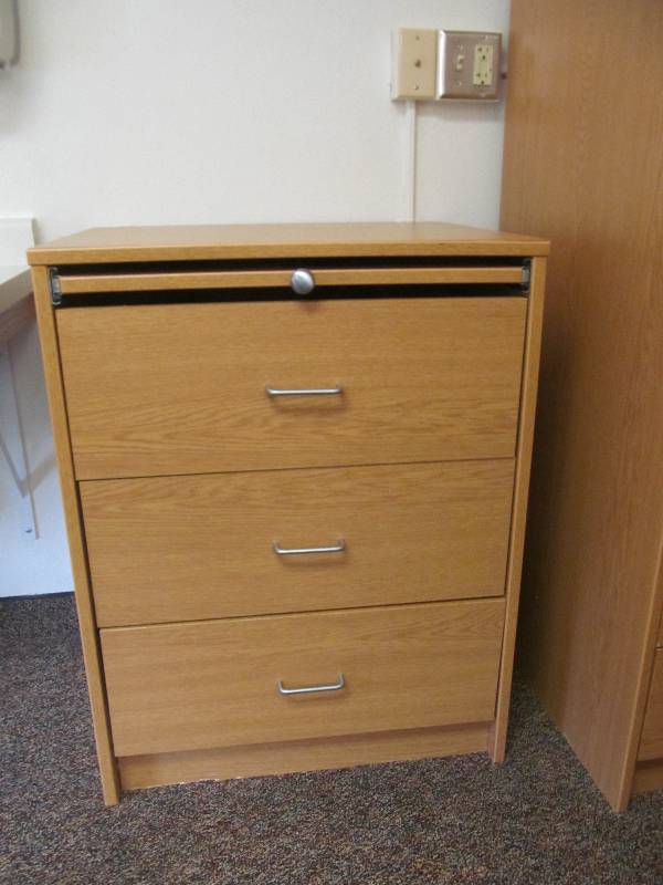 lot 350 image: (Rm 17) 3 Drawer Night stand