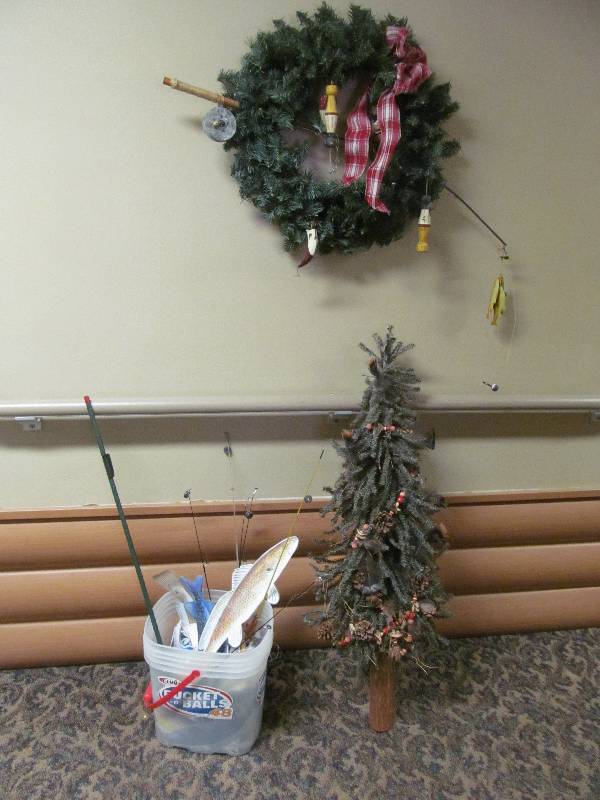 lot 354 image: (Hall) Fishing wreath, fishing tree, pail with fishing rod with magnetics and laminated fish