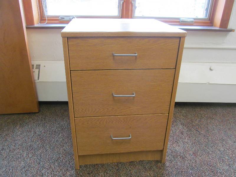 lot 357 image: (Rm 16) 3 Drawer Bedside cabinet