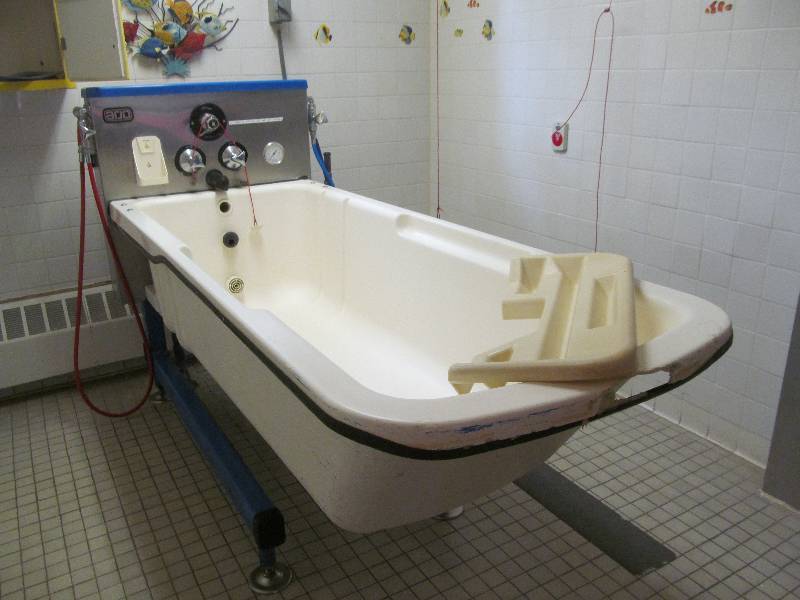 lot 363 image: (Tub 2) Tub ARGO model 074000