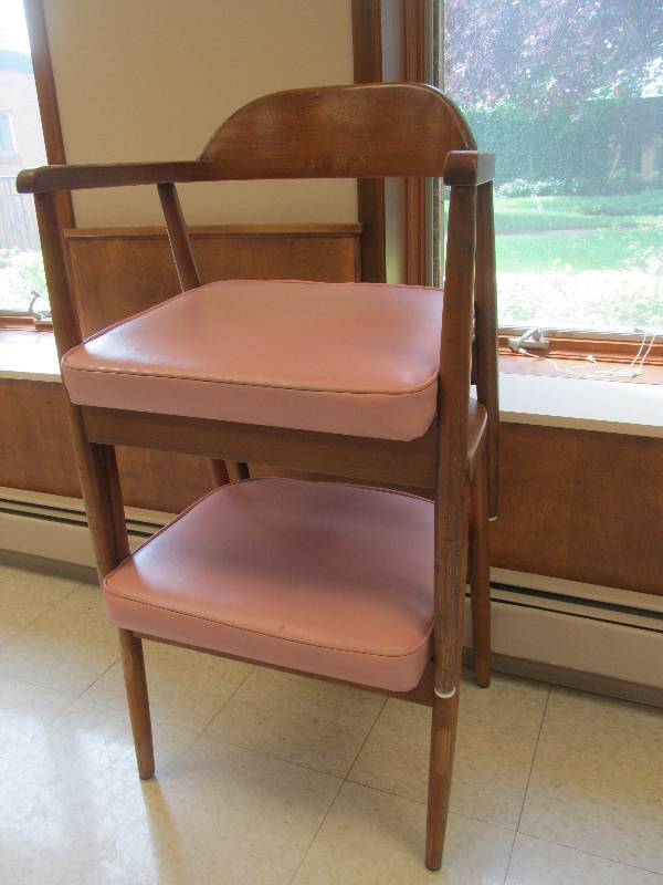 lot 380 image: (exercise room) 2 waiting room chairs