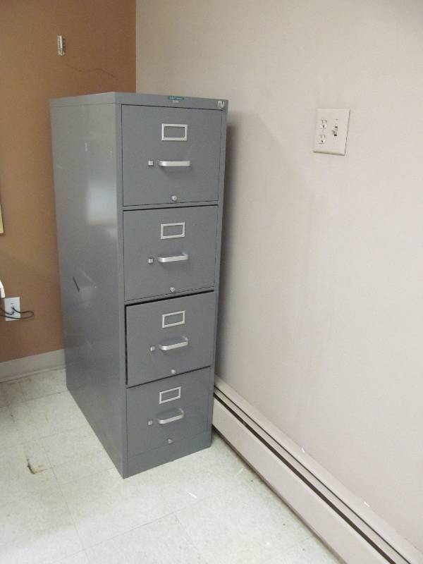 lot 382 image: (Exercise Room) 4 drawer metal file cabinet (29x15x52)
